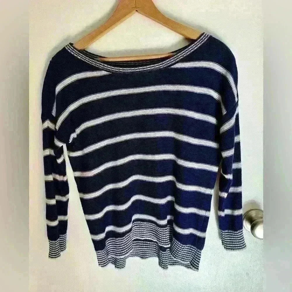 American Eagle Outfitters lightweight knit sweater striped blue and white sz. XS